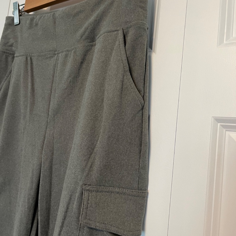 Women's cargo jogger pants medium by New Day soft comfy fit - Picture 4 of 7